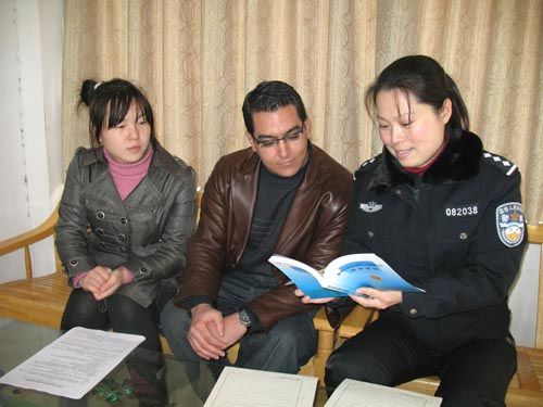 新野县公安局出入境部门加强外国人在境内的登记管理