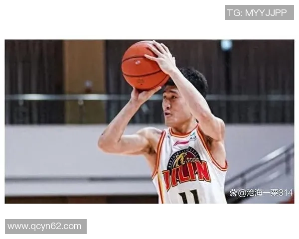 重庆篮球队配合问题引发热议球迷与专家各抒己见探讨战术调整必要性