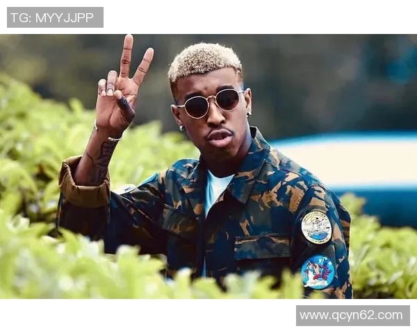 足球明星时尚穿搭解析展现球场外的独特魅力与个性风格